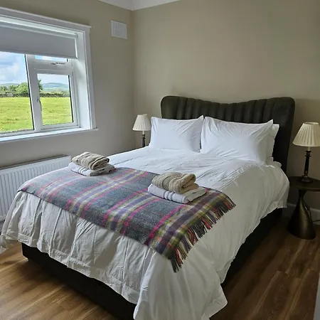 Three Bedroom Cosy Quiet Luxury In The Burren Wild Atlantic Way Holiday home *