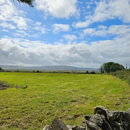 Casa de Férias Three Bedroom Cosy Quiet Luxury In The Burren Wild Atlantic Way