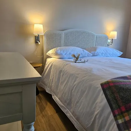 Three Bedroom Cosy Quiet Luxury In The Burren Wild Atlantic Way * Galway
